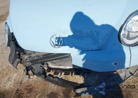 2013 Volkswagen Beetle 2.5L z USA, uszkodzony, nr VIN 3VWJX7AT9DM682880